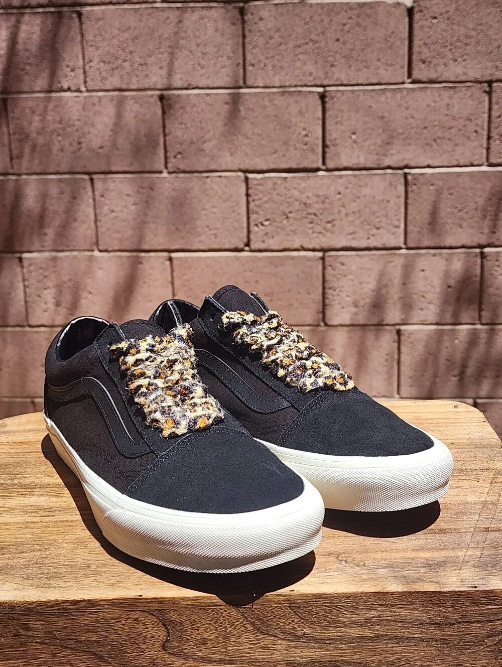 Vans Men's Black Old Skool Sneakers with Leopard Fur Laces Size 9.5